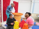 Les enfants fêtent les fleurs (préparation du char)_1 Les enfants fêtent les fleurs (préparation du char)_1