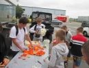 Les enfants fêtent les fleurs (préparation du char)_2