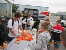 Les enfants fêtent les fleurs (préparation du char)_2 Les enfants fêtent les fleurs (préparation du char)_2