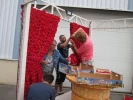 Les enfants fêtent les fleurs (préparation du char)_4 Les enfants fêtent les fleurs (préparation du char)_4