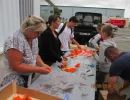 Les enfants fêtent les fleurs (préparation du char)_5