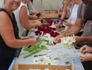 Les enfants fêtent les fleurs (préparation du char)_7